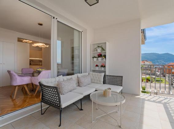 Luxury Apartment Beyond Stobreč Εξωτερικό φωτογραφία